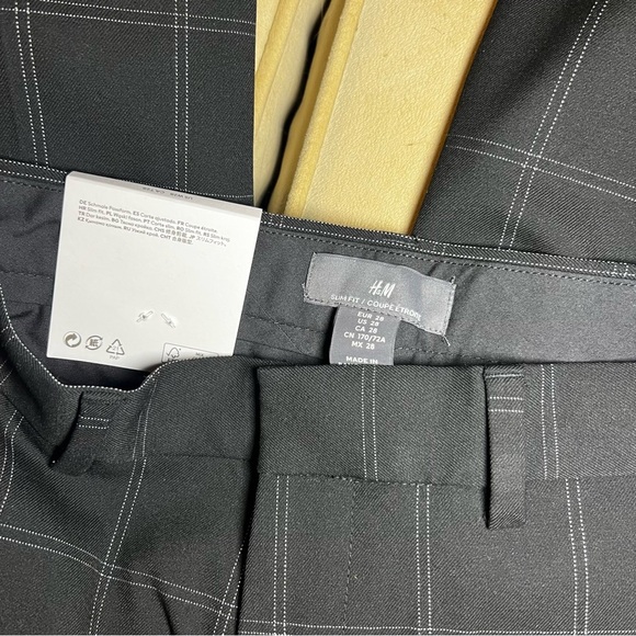 H&M Black Dress Pants with Slim Fit and Smooth Fabric - Picture 5 of 5